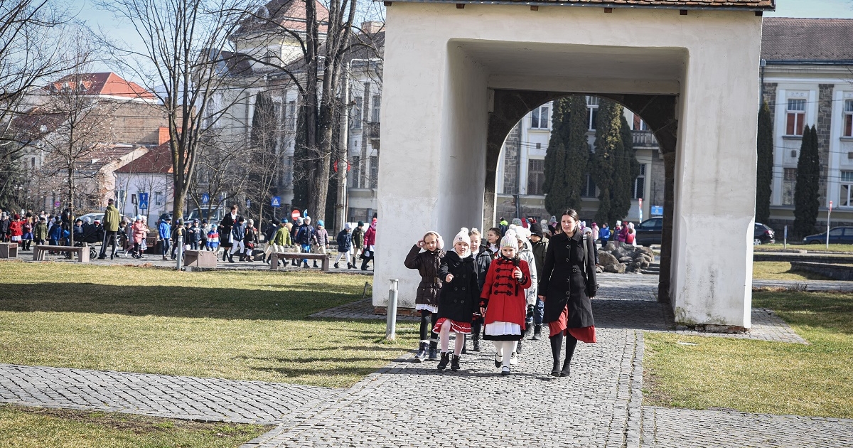 Népviseletbe öltöztek a petőfis diákok